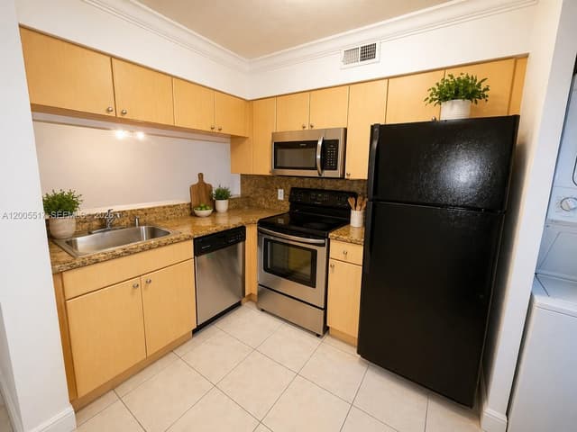 1122 Coral Club Dr # 1122, Coral Springs FL 33071 - Coral Springs, FL - Photo 2