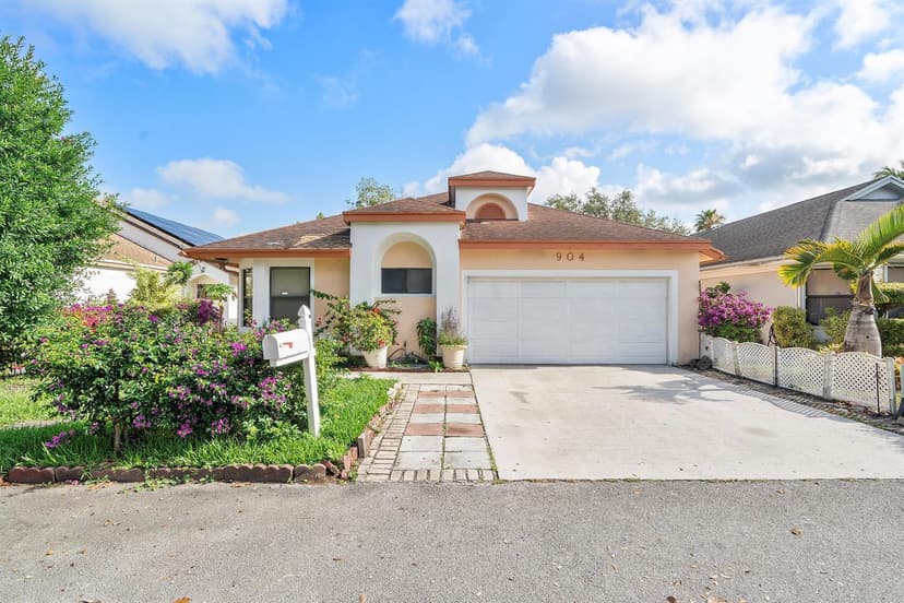 904 Magnolia Avenue, North Lauderdale FL 33068