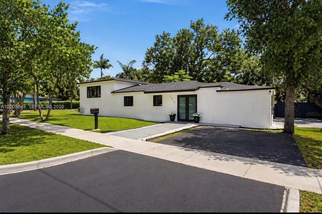 1810 NE 161st St, North Miami Beach FL 33162 - North Miami Beach, FL - Photo 2