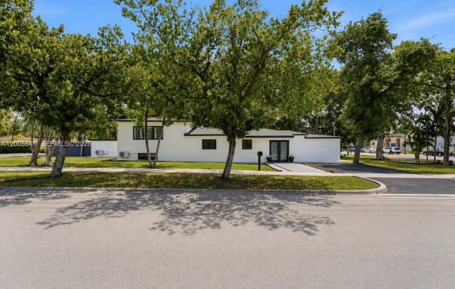 1810 NE 161st St, North Miami Beach FL 33162 - North Miami Beach, FL - Photo 3