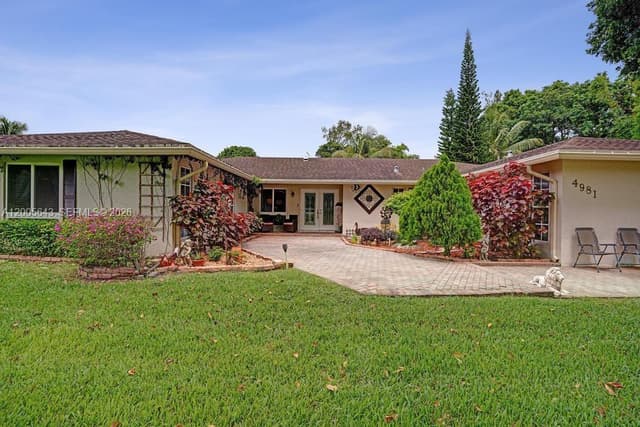 4981 SW 186th Ave, Southwest Ranches FL 33332 - Southwest Ranches, FL - Photo 2