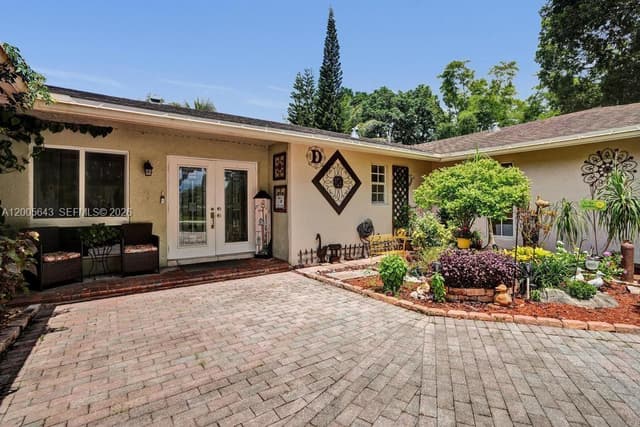 4981 SW 186th Ave, Southwest Ranches FL 33332 - Southwest Ranches, FL - Photo 5