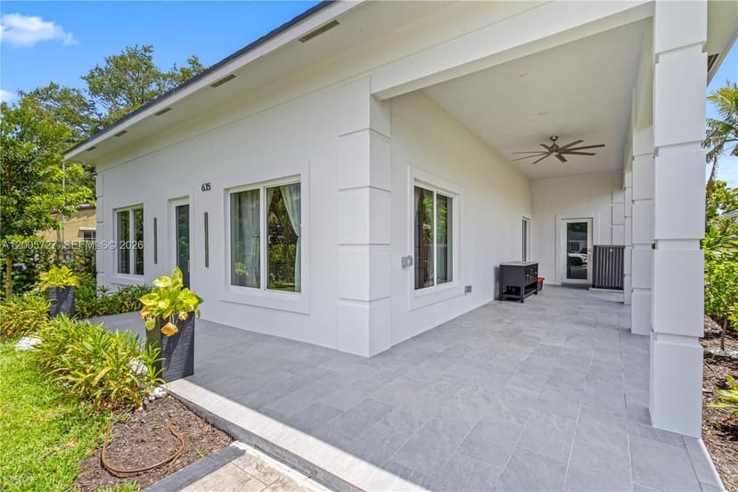 635 SW 9th St, Hallandale Beach FL 33009