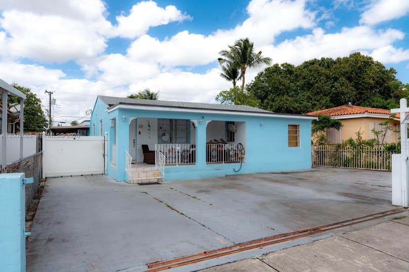 141 E 16th St, Hialeah FL 33010