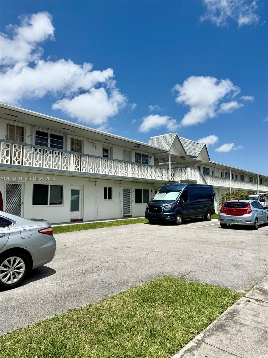 11 NE 204th St # 23, Miami Gardens FL 33179 - Miami Gardens, FL - Photo 1