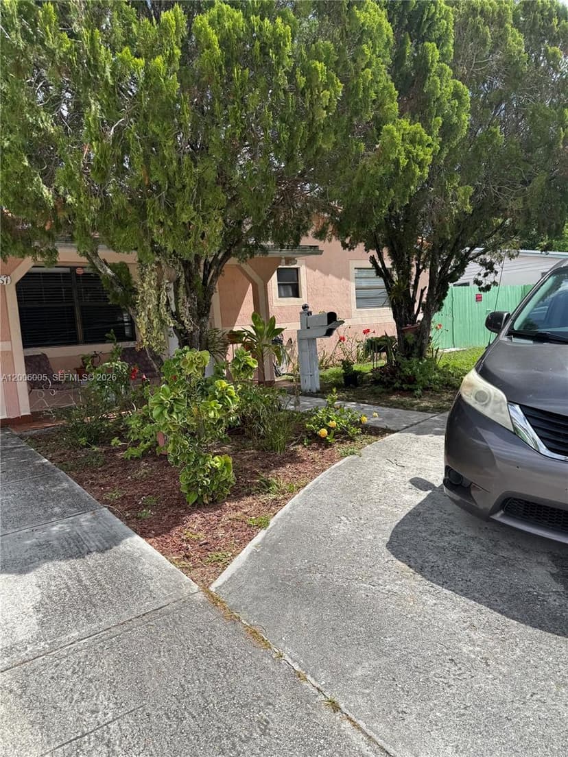 6367 Southgate Blvd, Margate FL 33068
