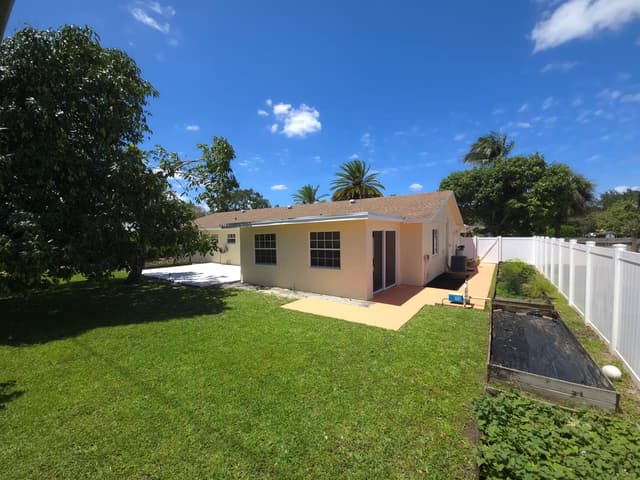 4554 Franwood Drive, Delray Beach FL 33445 - Delray Beach, FL - Photo 3