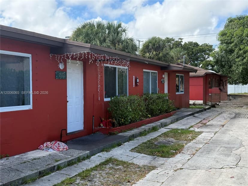 2513 Lincoln St, Hollywood FL 33020