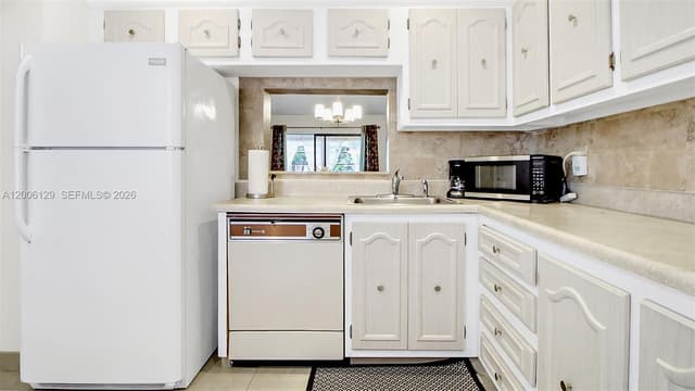 4000 NW 44th Ave # 306, Lauderdale Lakes FL 33319 - Lauderdale Lakes, FL - Photo 3