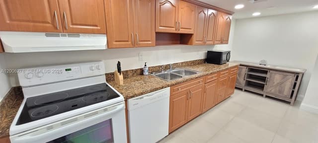 18011 Biscayne Blvd # 402, Aventura FL 33160 - Aventura, FL - Photo 3