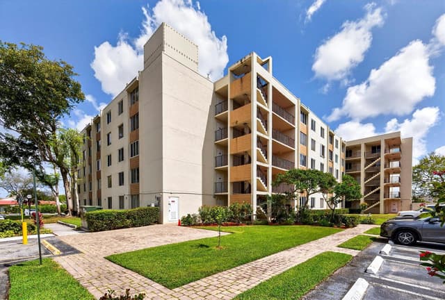 3223 Riverside Drive # 406, Coral Springs FL 33065 - Coral Springs, FL - Photo 2