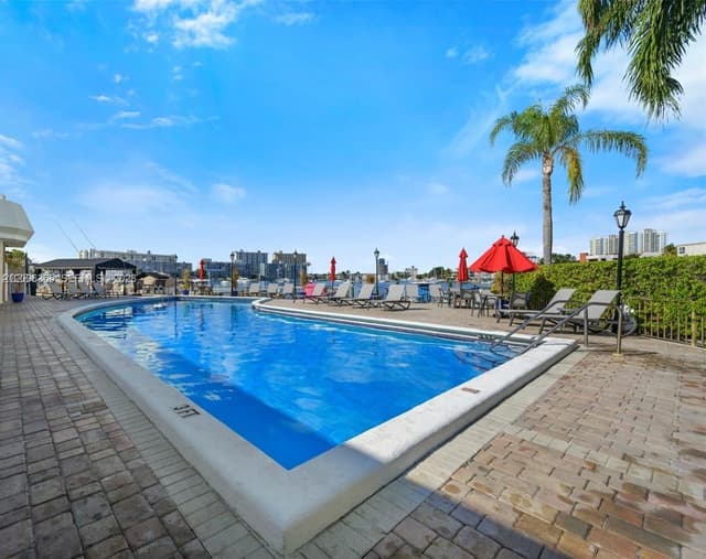 100 Golden Isles Dr # 810, Hallandale Beach FL 33009 - Hallandale Beach, FL - Photo 4