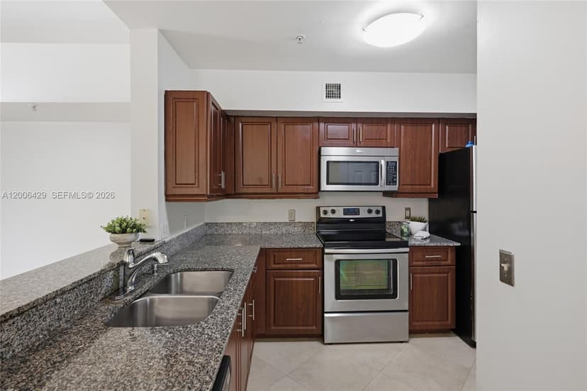 2451 Centergate Dr # 303, Miramar FL 33025