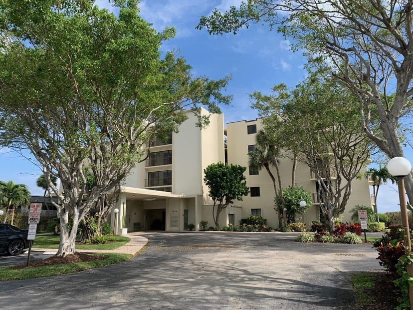 1202 S Lake Drive # 502, Lantana FL 33462