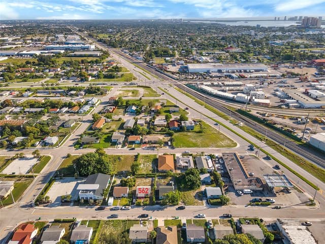 562 W 4th St, Riviera Beach FL 33404 - Riviera Beach, FL - Photo 7