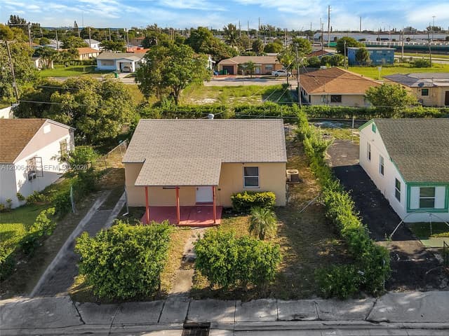562 W 4th St, Riviera Beach FL 33404 - Riviera Beach, FL - Photo 3