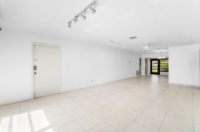 10120 Eaglewood Terrace # B, Boynton Beach FL 33436 - Boynton Beach, FL - Photo 3