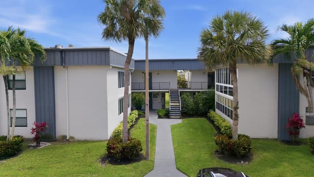 563 Piedmont L, Delray Beach FL 33484 - Delray Beach, FL - Photo 2