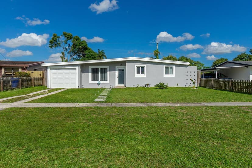 762 Gardenia Drive, Royal Palm Beach FL 33411