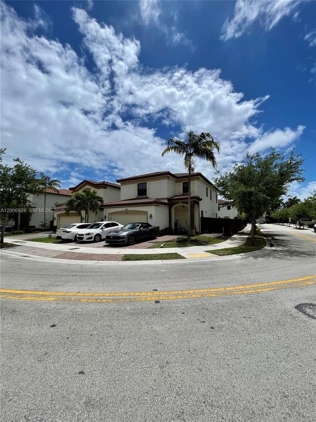 10086 NW 89th Ter, Doral FL 33178 - Doral, FL - Photo 5