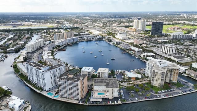 427 Golden Isles Dr # 7J, Hallandale Beach FL 33009 - Hallandale Beach, FL - Photo 5