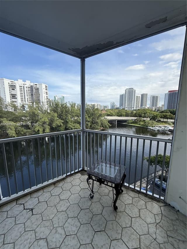 300 Diplomat Pkwy # 712, Hallandale Beach FL 33009 - Hallandale Beach, FL - Photo 2