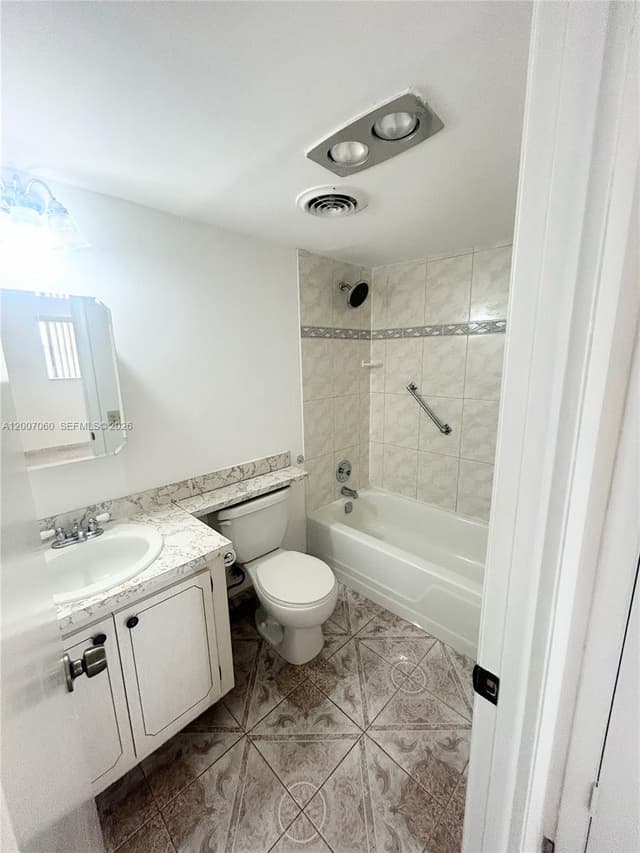 8345 Sunrise Lakes Blvd # 210, Sunrise FL 33322 - Sunrise, FL - Photo 5