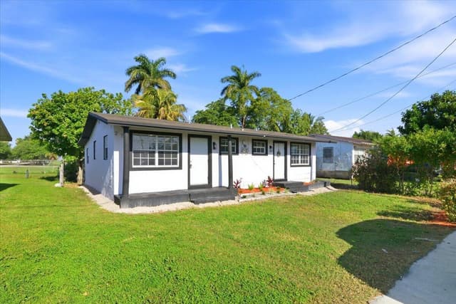 270 SW 10th Avenue, South Bay FL 33493 - South Bay, FL - Photo 2