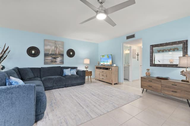 1177 S Drive Circle # B, Delray Beach FL 33445 - Delray Beach, FL - Photo 5