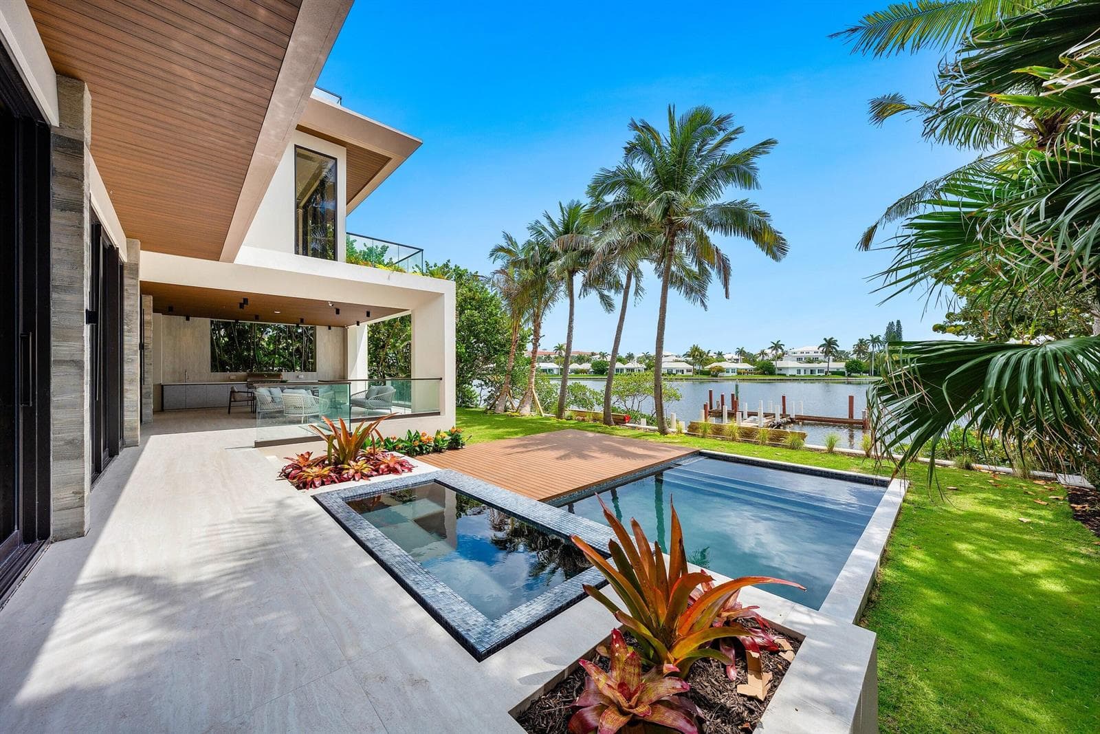 5 Barefoot Lane, Lantana FL 33462