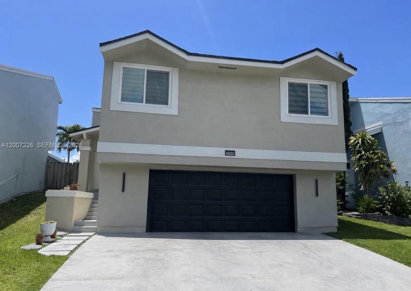 10048 SW 221st St, Cutler Bay FL 33190