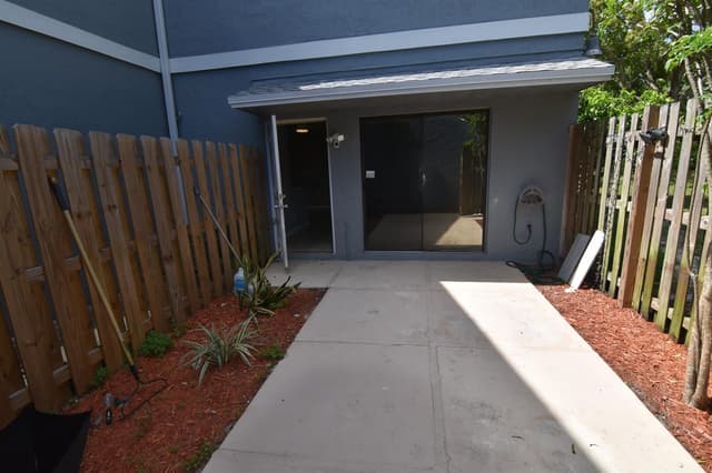 3 Crossings Circle # B, Boynton Beach FL 33435 - Boynton Beach, FL - Photo 2
