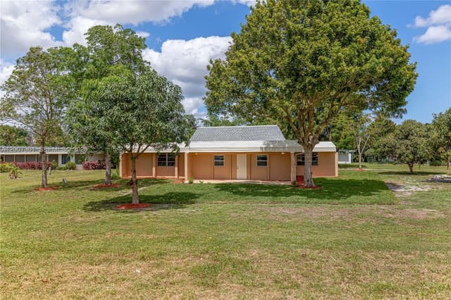 5201 Yellow Pine Ln, Tamarac FL 33319 - Tamarac, FL - Photo 2