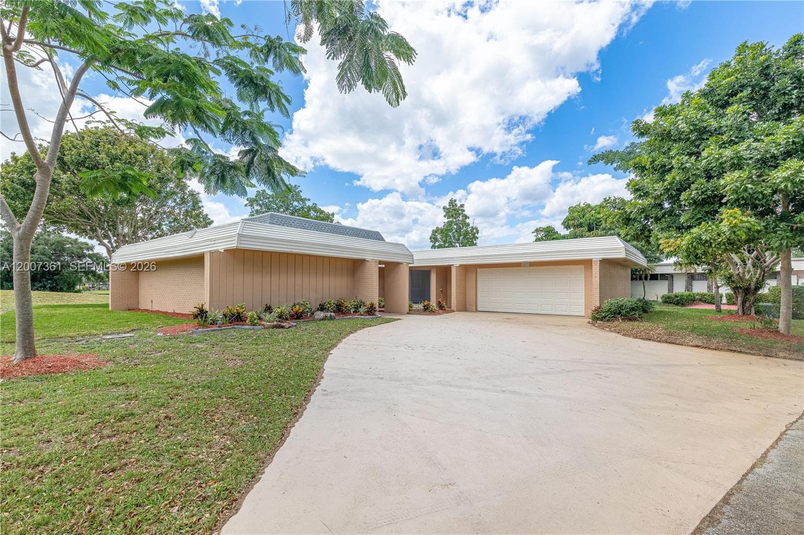 5201 Yellow Pine Ln, Tamarac FL 33319 - Tamarac, FL - Photo 1