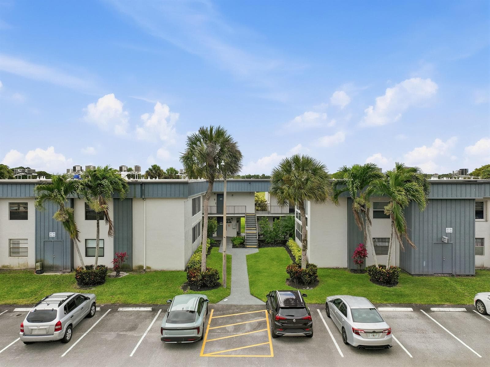 566 Piedmont L, Delray Beach FL 33484 - Delray Beach, FL - Photo 1