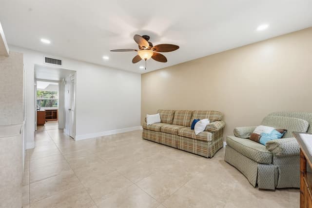 566 Piedmont L, Delray Beach FL 33484 - Delray Beach, FL - Photo 4