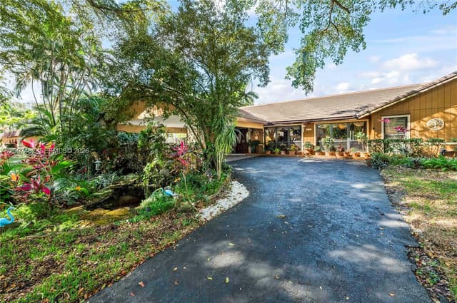 10651 SW 27th St, Davie FL 33328 - Davie, FL - Photo 2