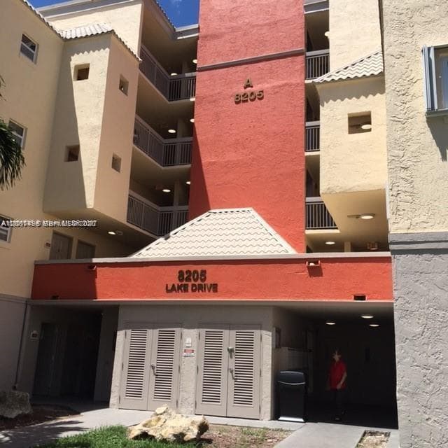 8205 Lake Dr # 204, Doral FL 33166