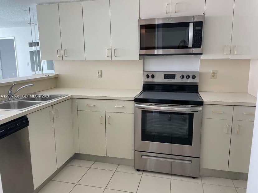 5880 Collins Ave # 1006, Miami Beach FL 33140