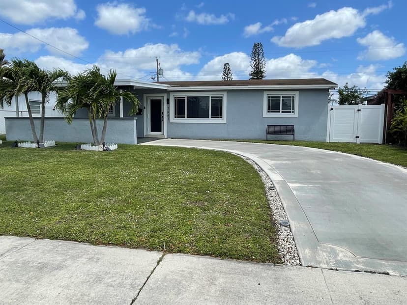 7661 Farragut Street, Hollywood FL 33024