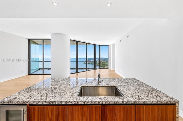175 25 RD # 3303, Miami FL 33129 - Miami, FL - Photo 2