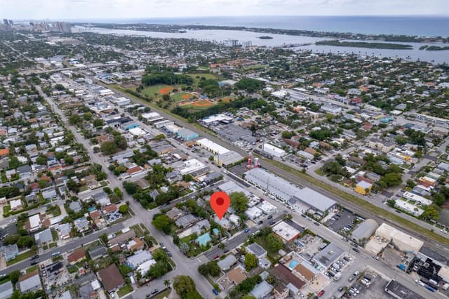 625 Selkirk Street, West Palm Beach FL 33405 - West Palm Beach, FL - Photo 2