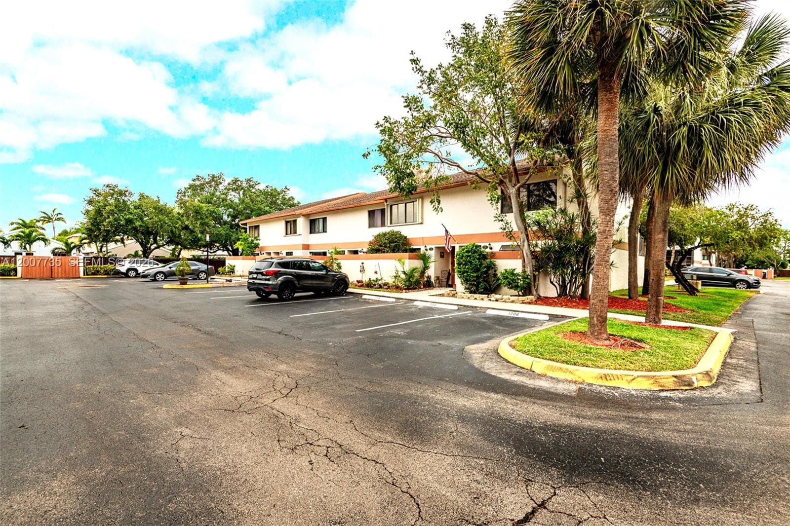 7111 SW 42nd Pl, Davie FL 33314