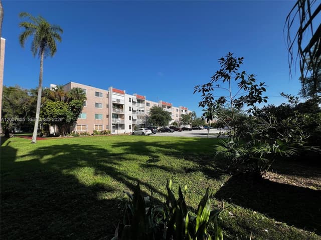 8411 NW 8th St # 105, Miami FL 33126 - Miami, FL - Photo 3