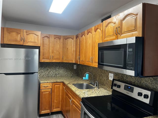 8411 NW 8th St # 105, Miami FL 33126 - Miami, FL - Photo 5