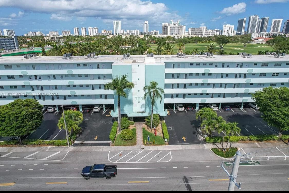 700 NE 14th Avenue NE # 404, Hallandale Beach FL 33009 - Hallandale Beach, FL - Photo 1