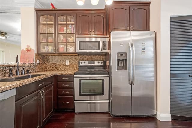 716 SW 122nd Ave, Pembroke Pines FL 33025 - Pembroke Pines, FL - Photo 2