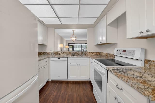 5021 Oakhill Lane # 114, Delray Beach FL 33484 - Delray Beach, FL - Photo 2