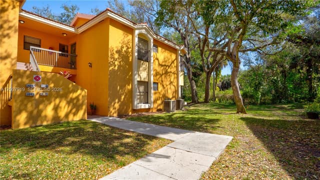 3846 Coral Tree Cir # 3846, Coconut Creek FL 33073 - Coconut Creek, FL - Photo 2
