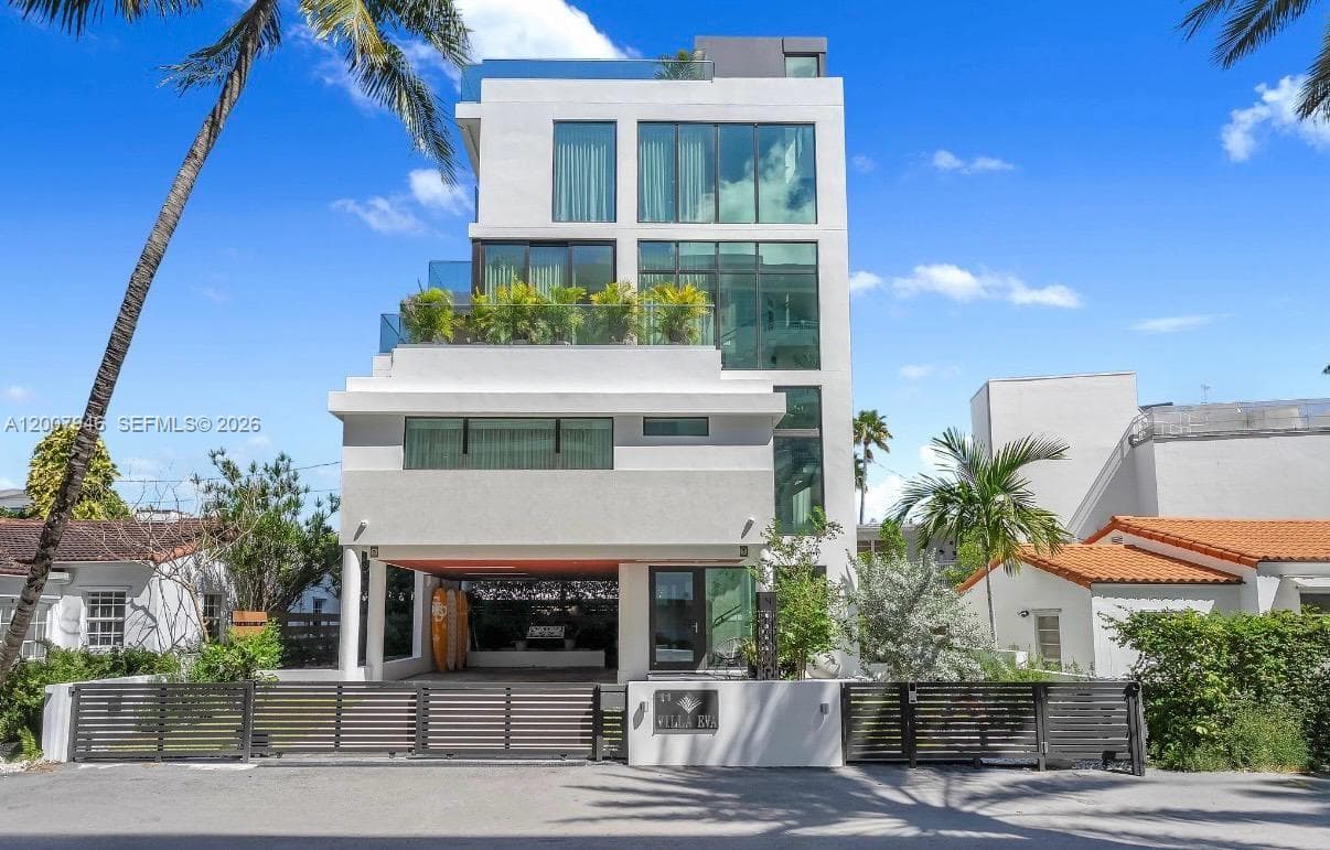 11 Century Ln, Miami Beach FL 33139